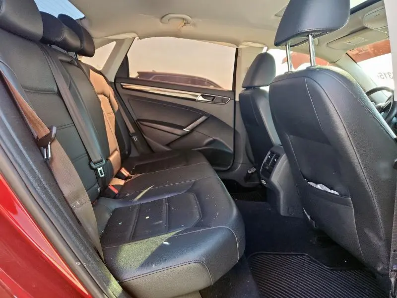 2019 VOLKSWAGEN PASSAT SE R-LINE  