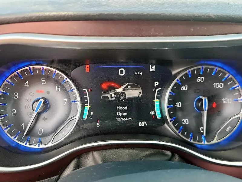 2017 CHRYSLER PACIFICA LIMITED  