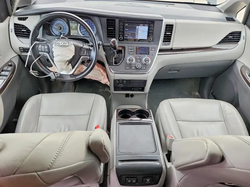 2018 TOYOTA SIENNA XLE PREMIUM 8-PASSENGER  