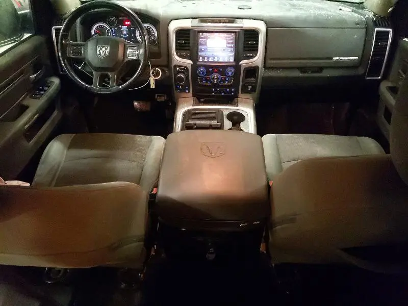2016 RAM 1500 SLT  