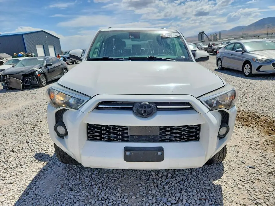 2020 TOYOTA 4RUNNER SR5  