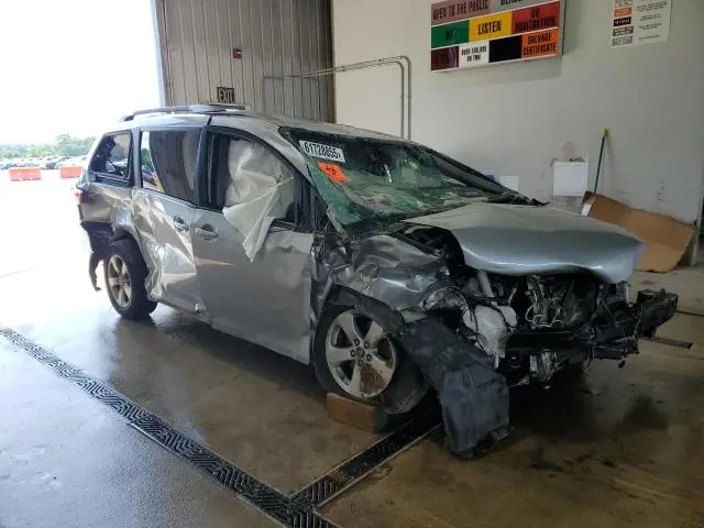 2020 TOYOTA SIENNA LE  
