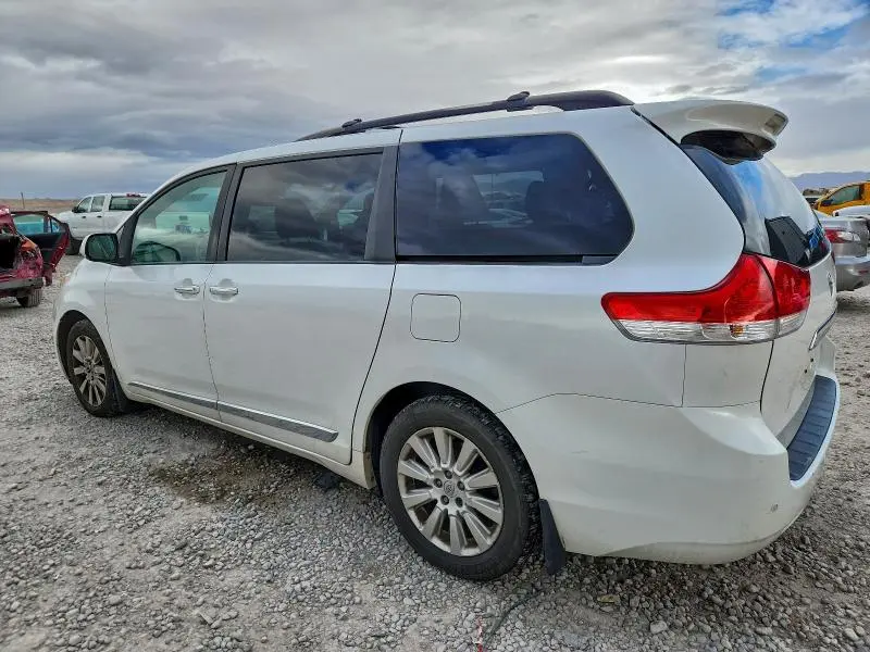 2012 TOYOTA SIENNA XLE  