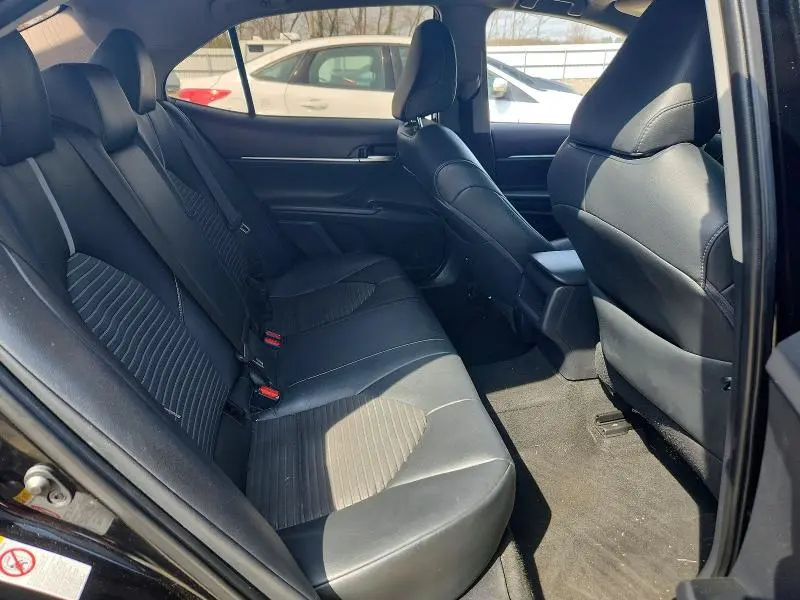 2019 TOYOTA CAMRY SE  