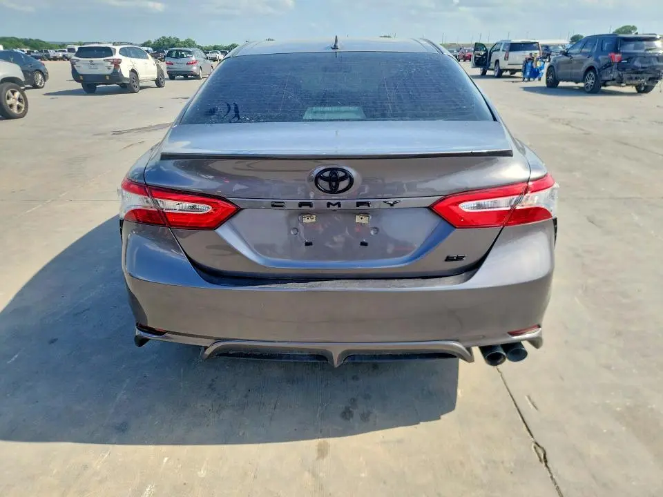 2020 TOYOTA CAMRY SE  
