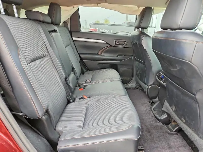 2015 TOYOTA HIGHLANDER LE PLUS  