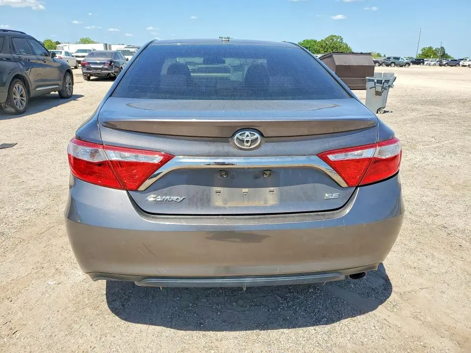 2016 TOYOTA CAMRY SE  