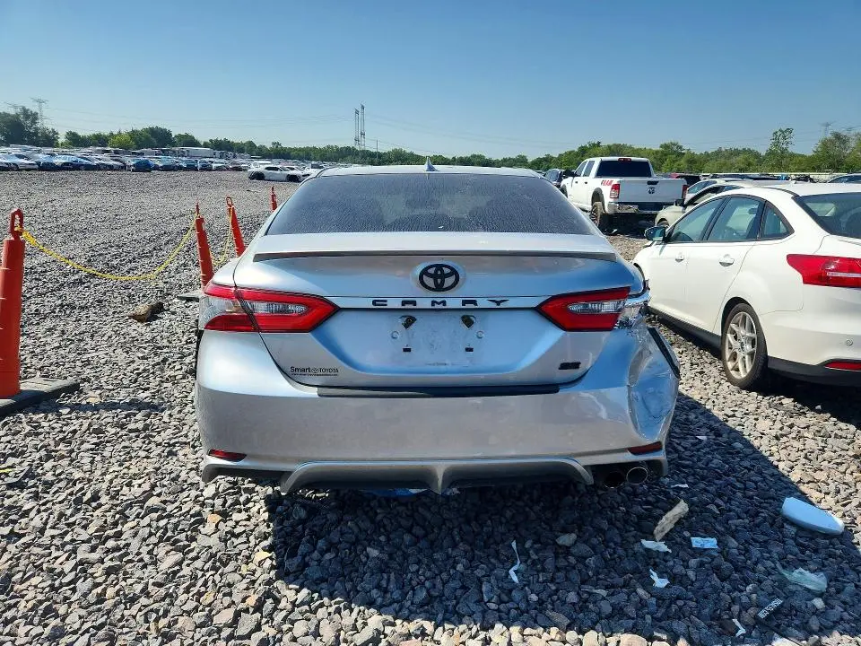 2018 TOYOTA CAMRY SE  