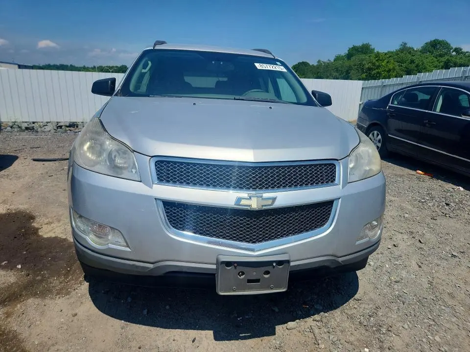2010 CHEVROLET TRAVERSE LS  