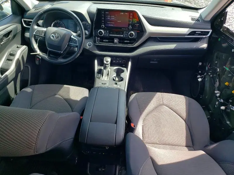 2021 TOYOTA HIGHLANDER LE  