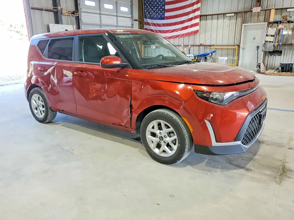 2025 KIA SOUL LX  