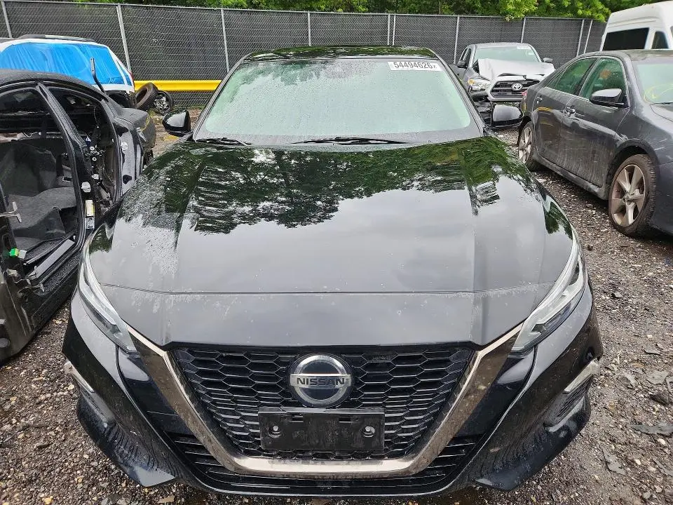 2021 NISSAN ALTIMA SR  