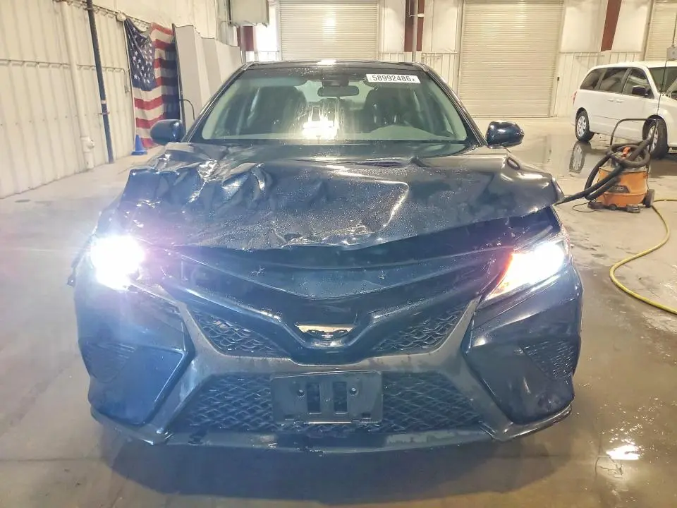 2018 TOYOTA CAMRY SE  
