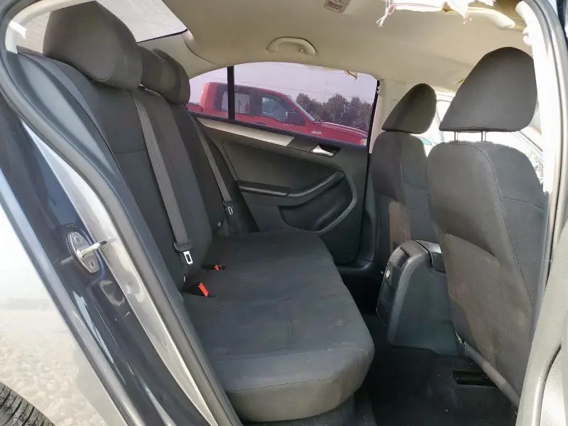 2016 VOLKSWAGEN JETTA SE  