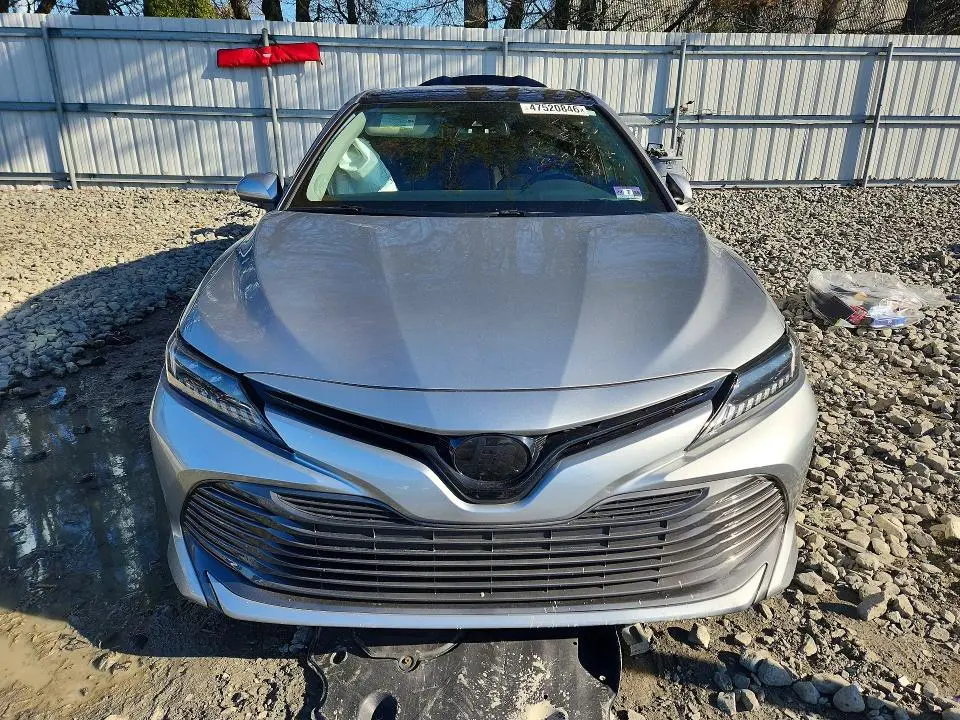 2019 TOYOTA CAMRY XLE  