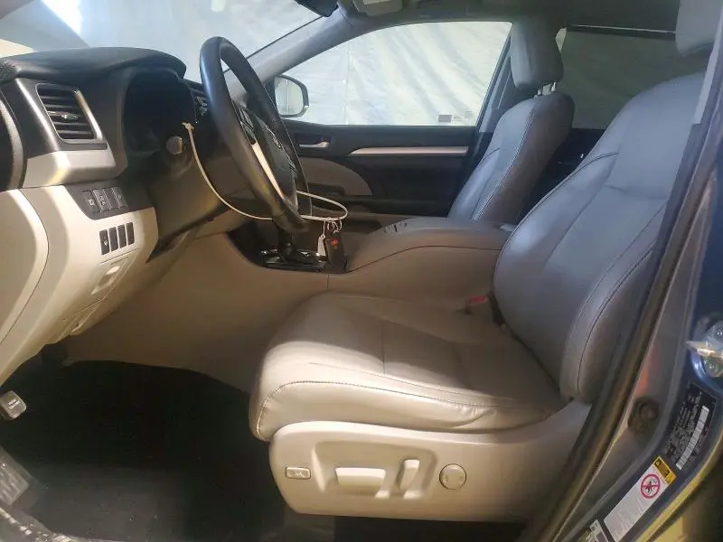 2018 TOYOTA HIGHLANDER SE  