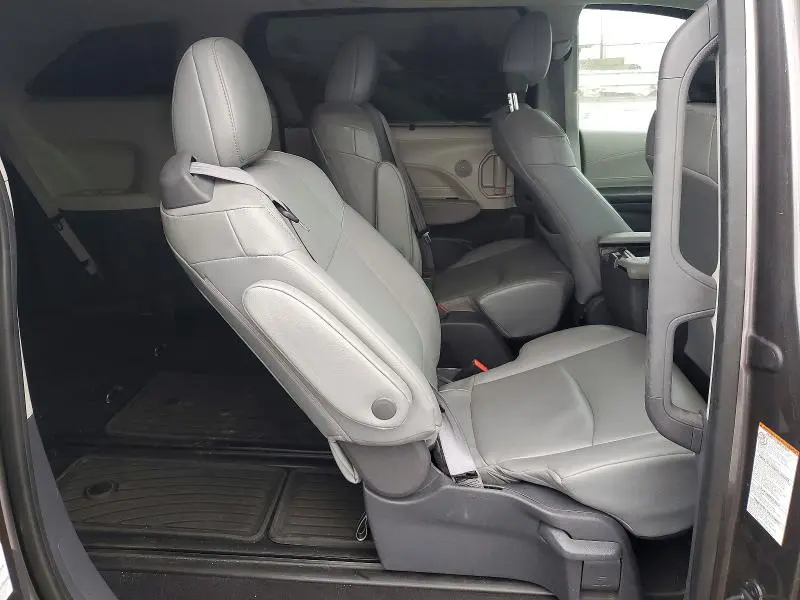 2021 TOYOTA SIENNA   