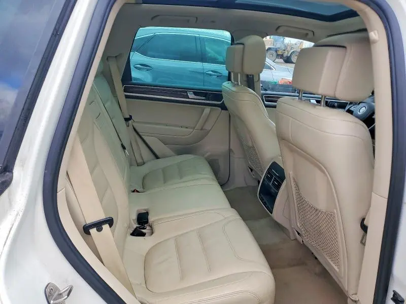 2012 VOLKSWAGEN TOUAREG V6  