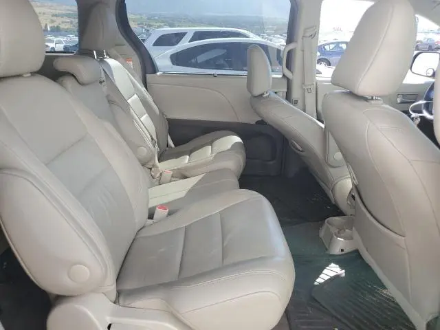 2017 TOYOTA SIENNA XLE  