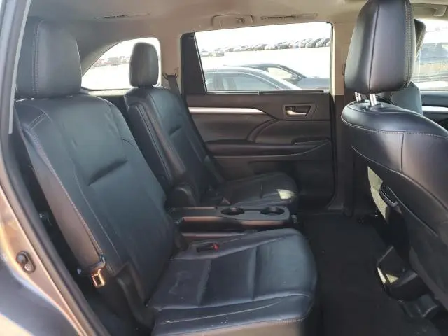 2017 TOYOTA HIGHLANDER SE  