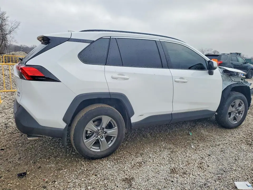 2025 TOYOTA RAV4 XLE  