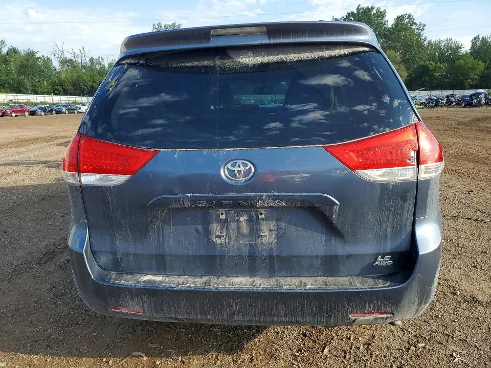 2014 TOYOTA SIENNA LE  