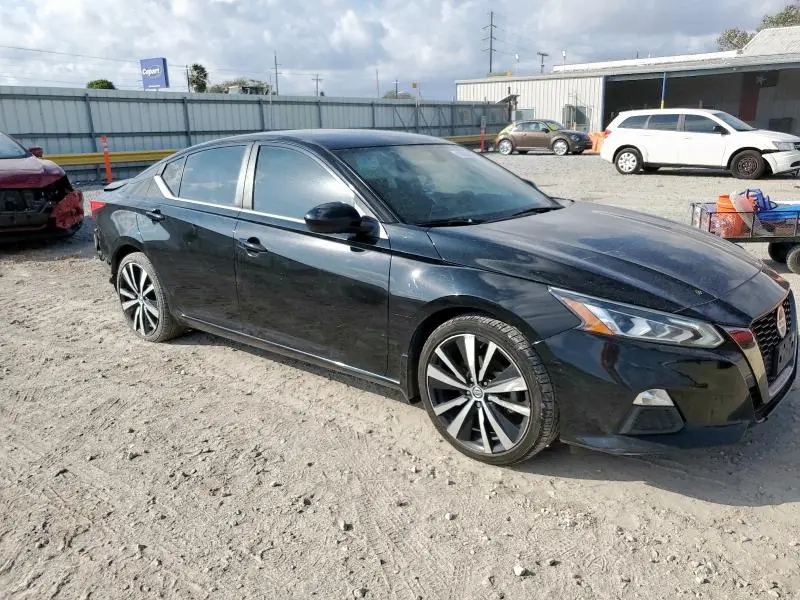 2022 NISSAN ALTIMA SR  