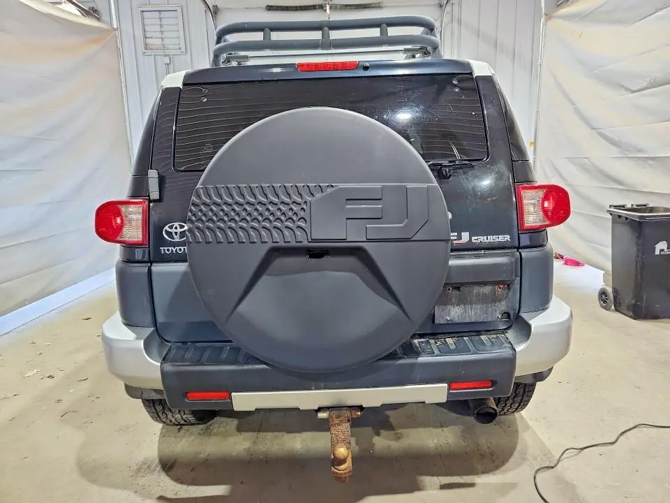 2010 TOYOTA FJ CRUISER BASE  