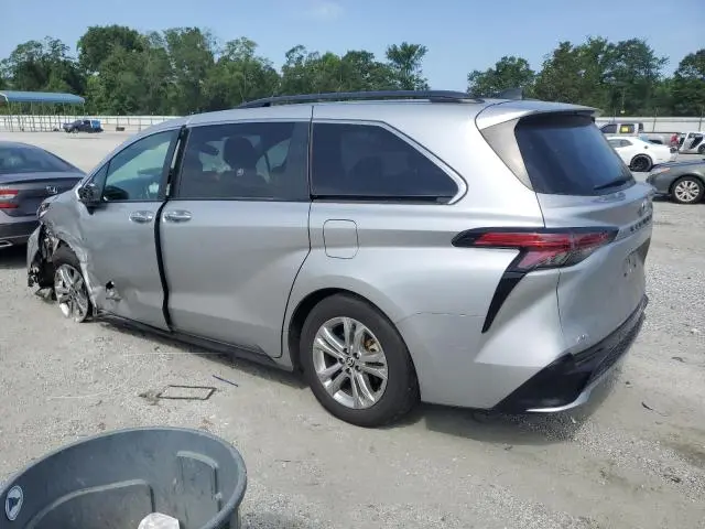 2022 TOYOTA SIENNA XSE  