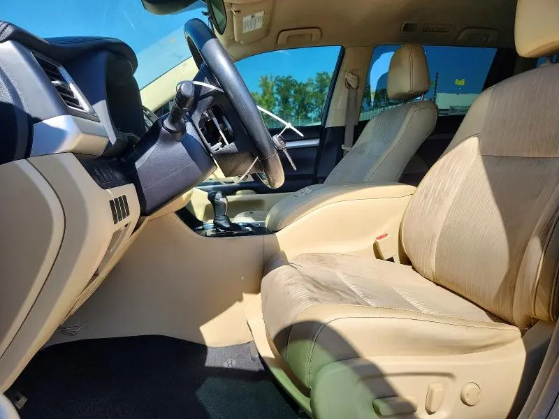 2019 TOYOTA HIGHLANDER LE PLUS  