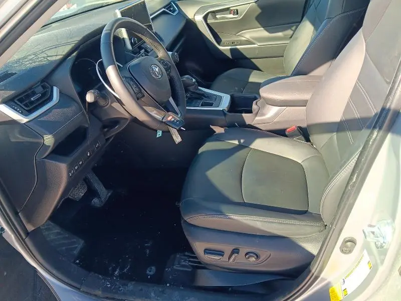 2025 TOYOTA RAV4 XLE PREMIUM  