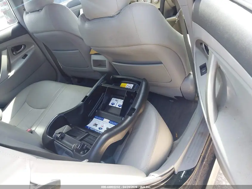 2010 TOYOTA CAMRY SE