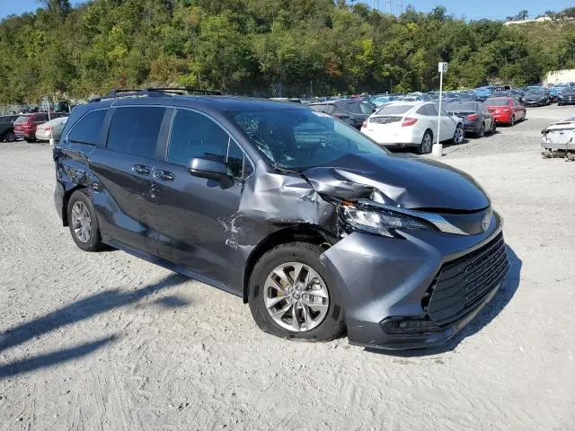 2025 TOYOTA SIENNA LE  