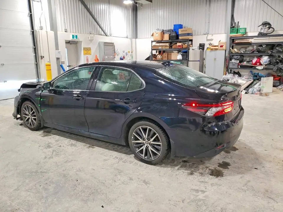 2022 TOYOTA CAMRY XLE  