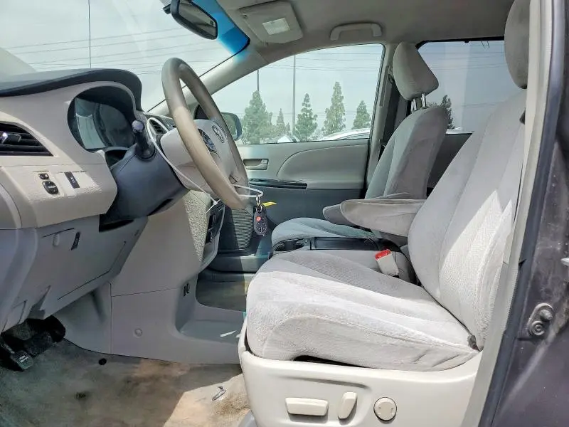 2011 TOYOTA SIENNA LE  