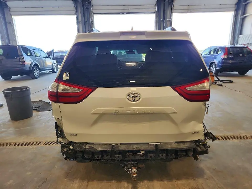 2018 TOYOTA SIENNA XLE PREMIUM 7-PASSENGER  