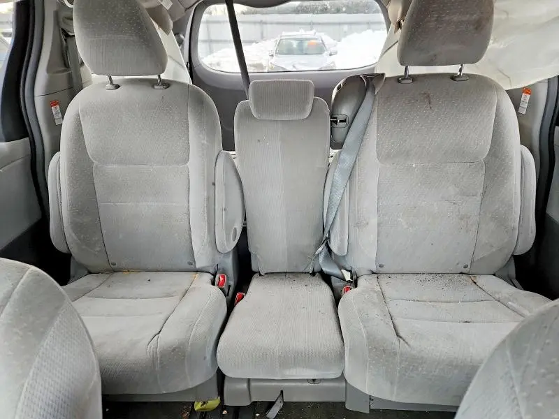 2017 TOYOTA SIENNA LE  