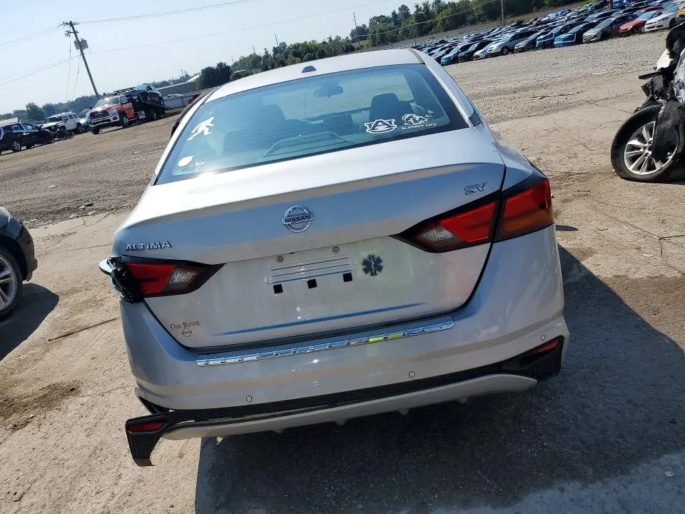 2022 NISSAN ALTIMA SV  