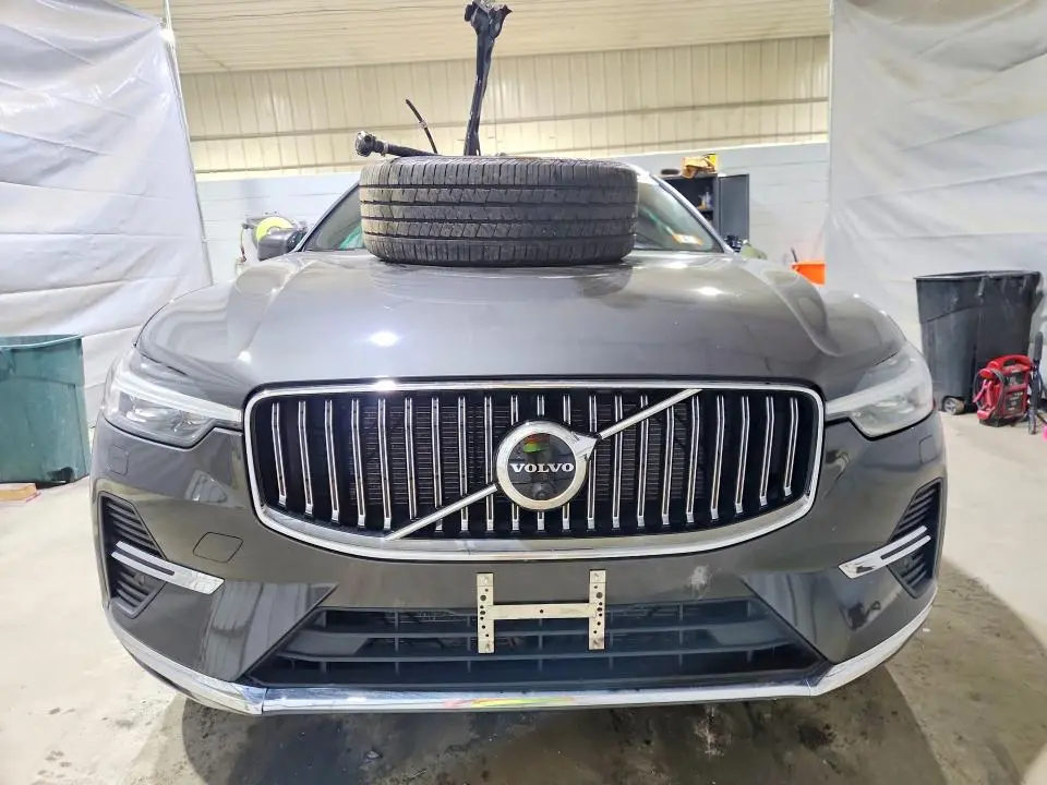 2023 VOLVO XC60 PLUS  