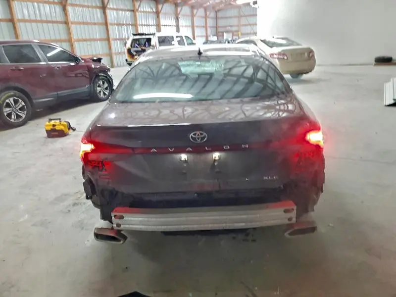 2019 TOYOTA AVALON XLE  