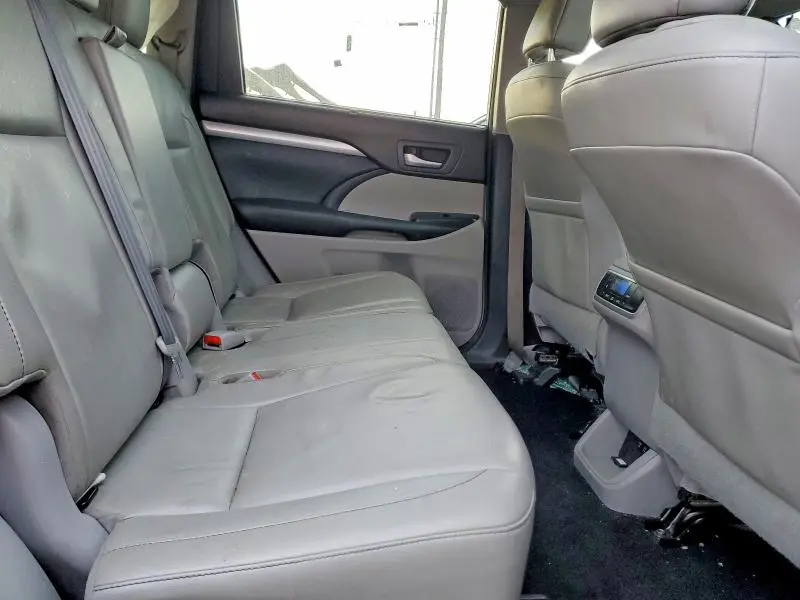 2017 TOYOTA HIGHLANDER XLE  