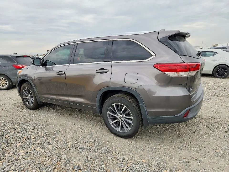 2017 TOYOTA HIGHLANDER XLE  