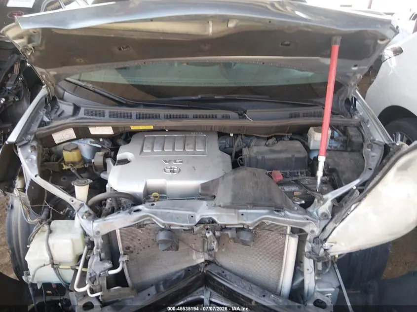 2010 TOYOTA SIENNA XLE