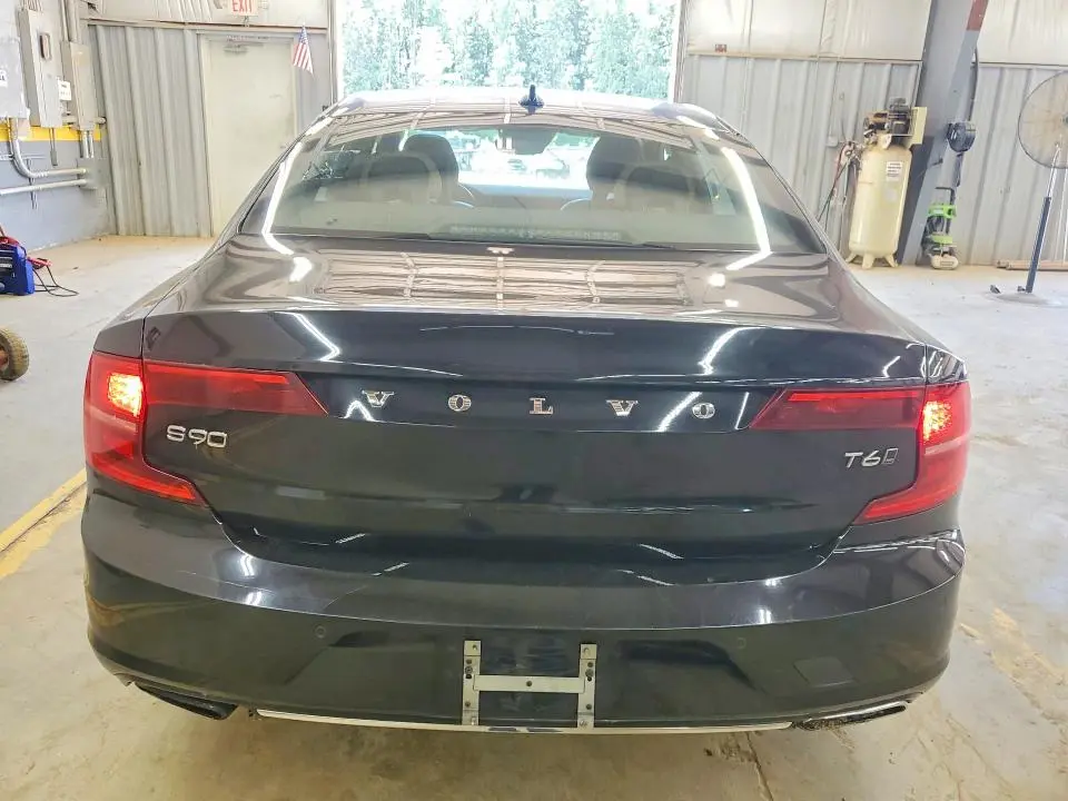 2018 VOLVO S90 T6 MOMENTUM  
