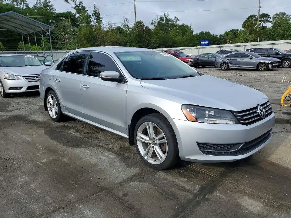 2014 VOLKSWAGEN PASSAT SE  