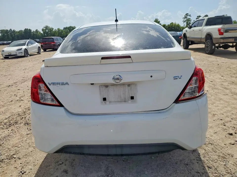 2019 NISSAN VERSA SV  