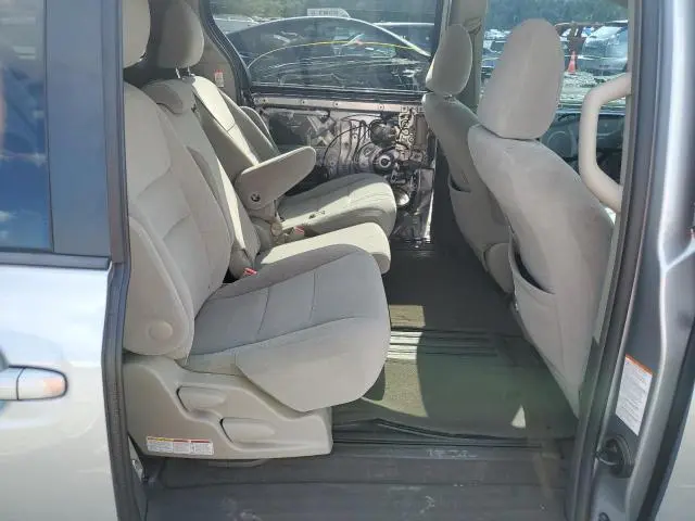 2016 TOYOTA SIENNA LE  