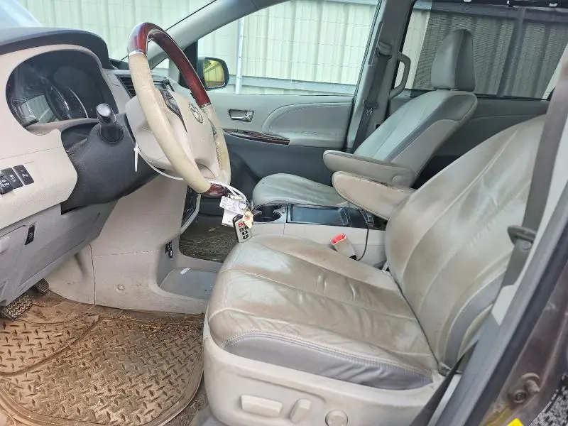 2011 TOYOTA SIENNA LIMITED 7-PASSENGER  