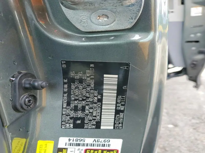 2011 TOYOTA SIENNA LE 8-PASSENGER  