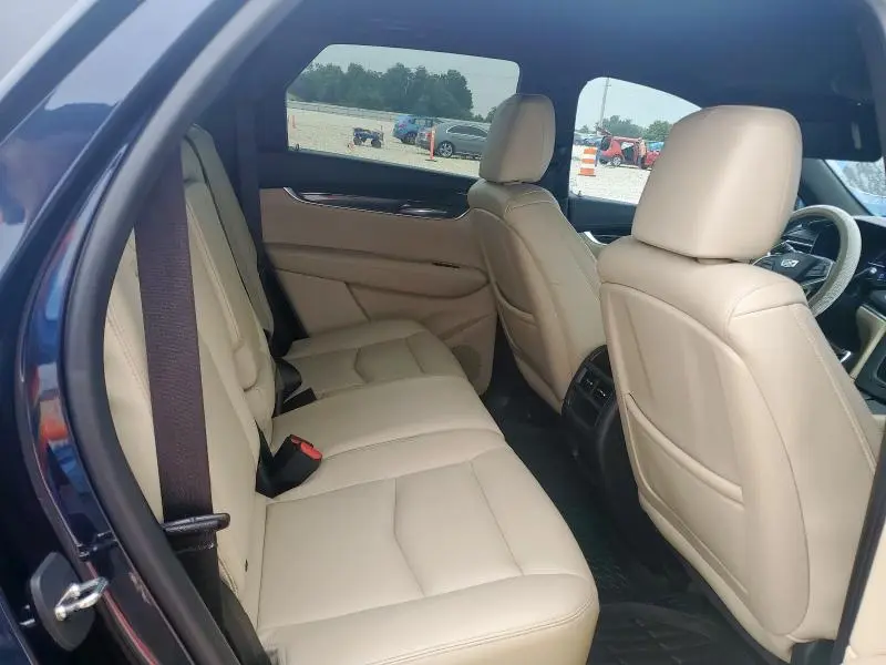 2017 CADILLAC XT5 